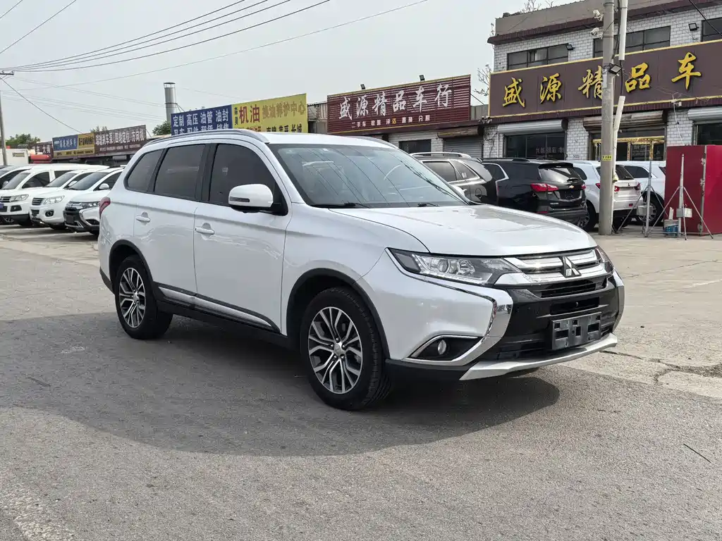 Outlander 2.0 L 2 WD Glory 5-seat