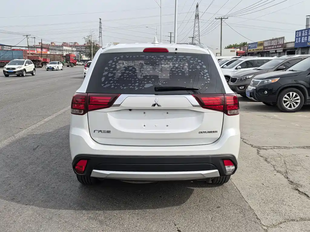Outlander 2.0 L 2 WD Glory 5-seat