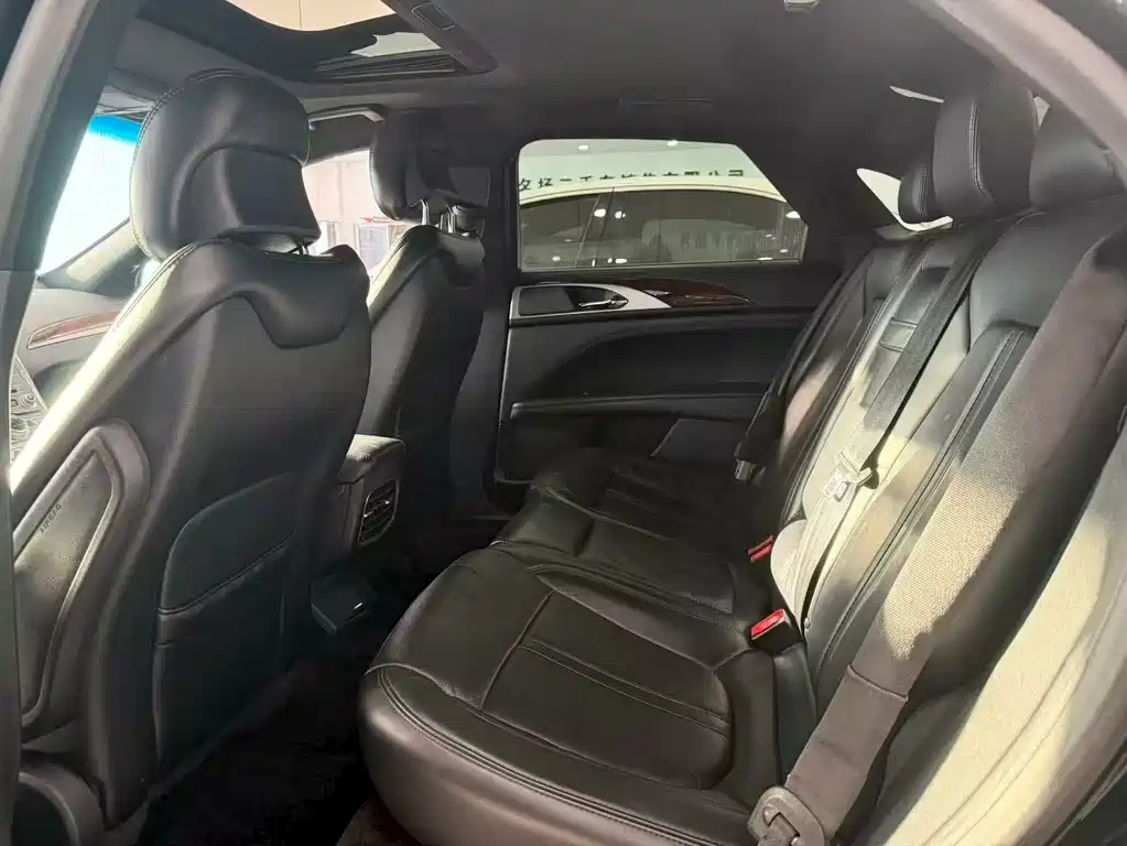 Lincoln MKZ 2.0 T Graceful