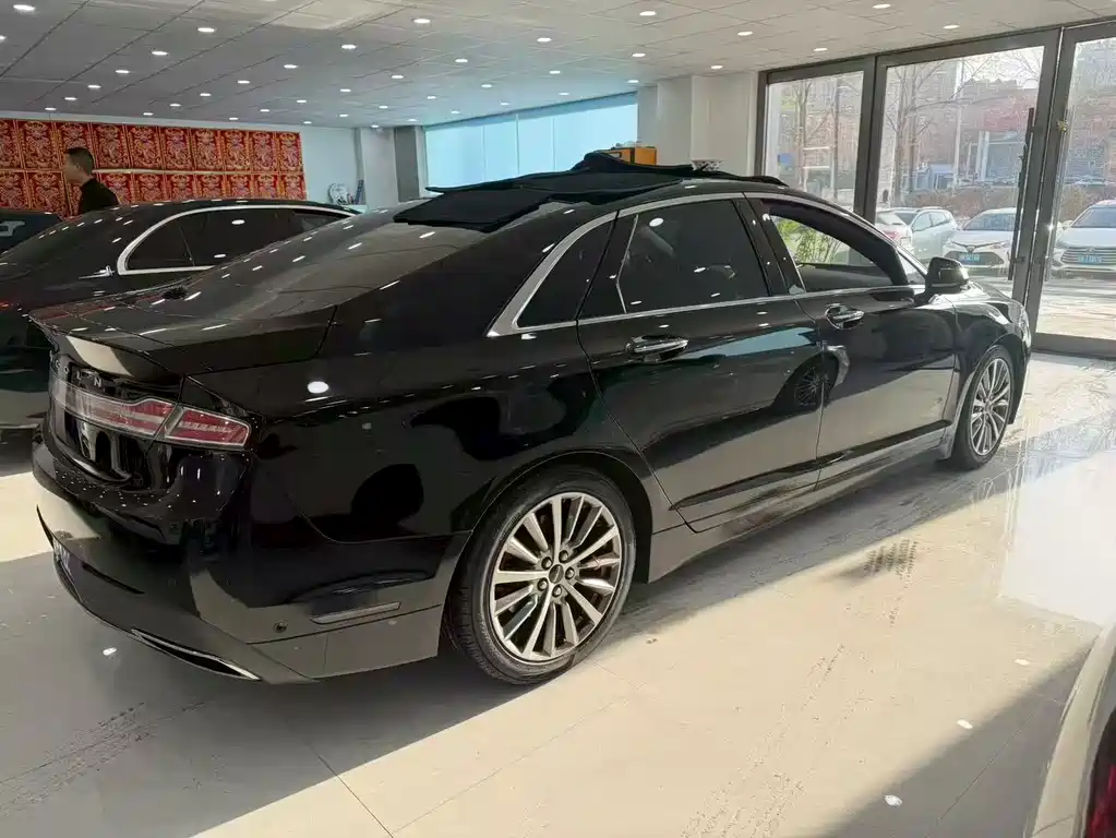Lincoln MKZ 2.0 T Graceful