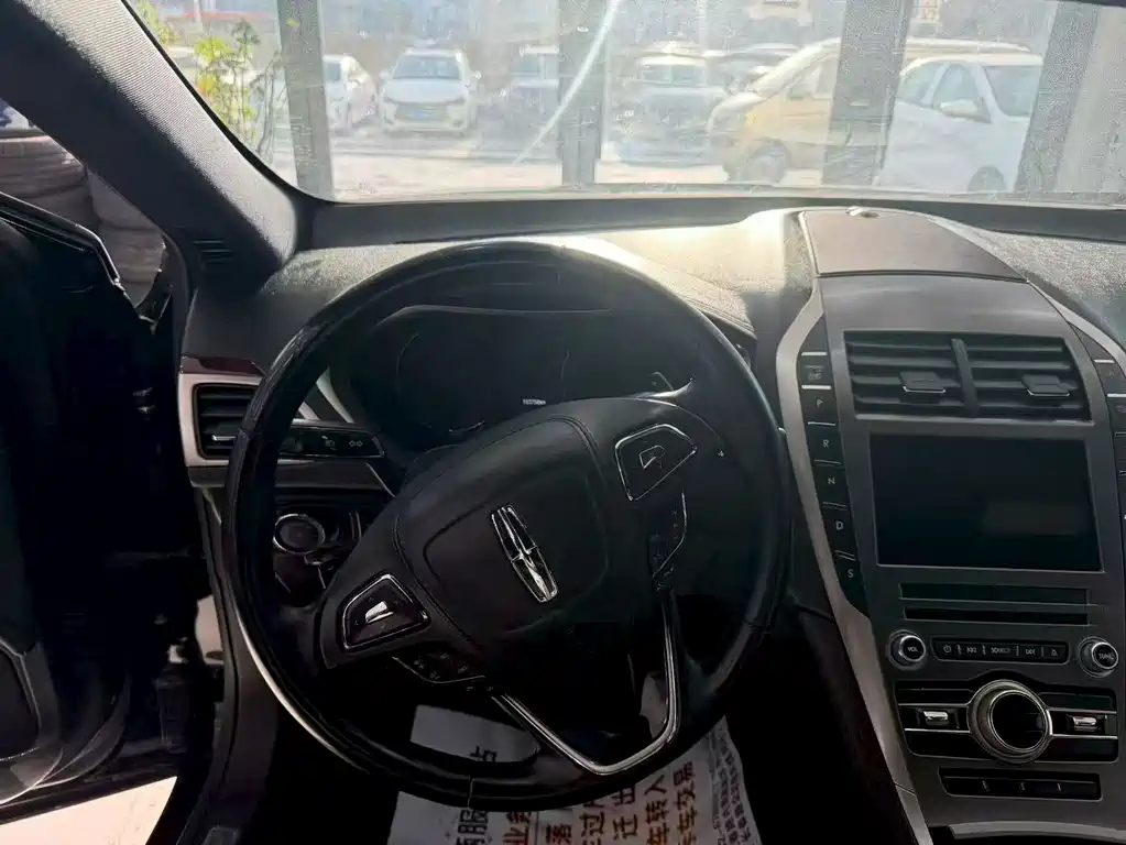 Lincoln MKZ 2.0 T Graceful
