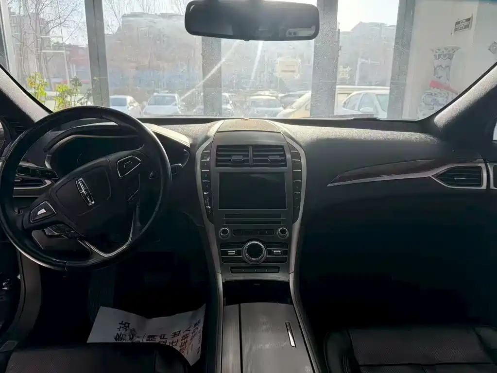 Lincoln MKZ 2.0 T Graceful