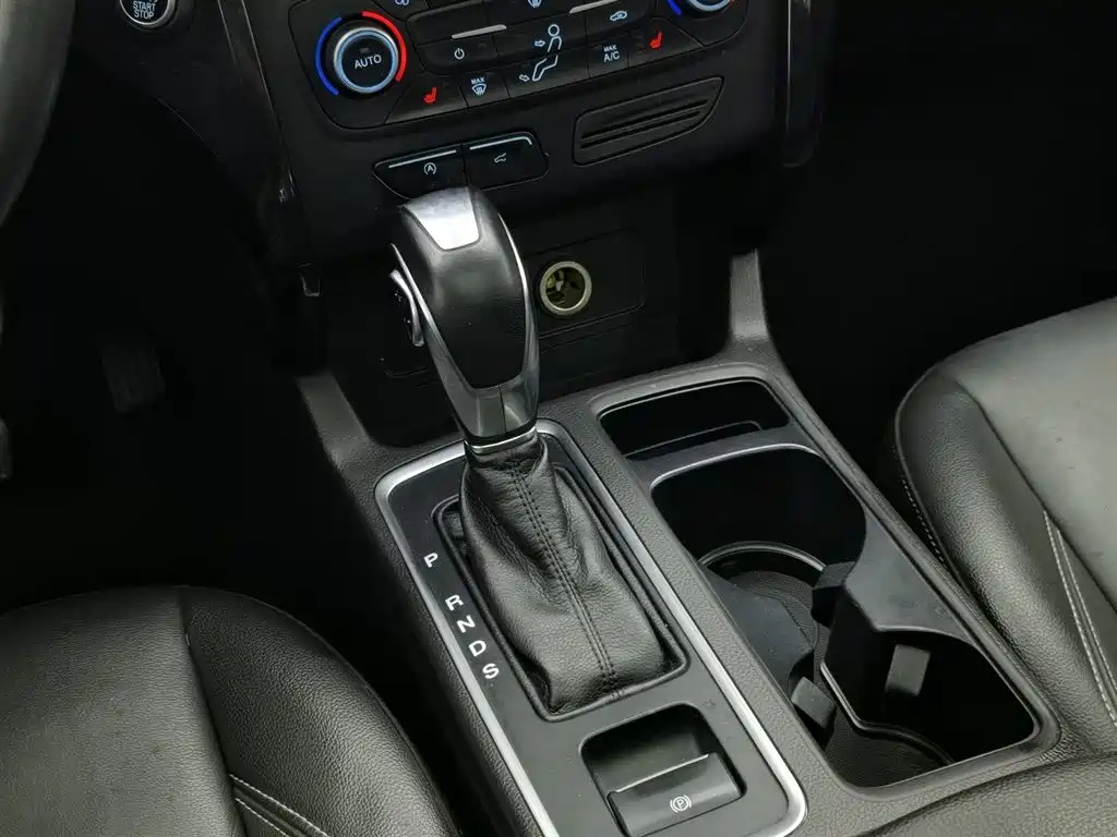 Kuga EcoBoost 245 4 WD Grand Wing