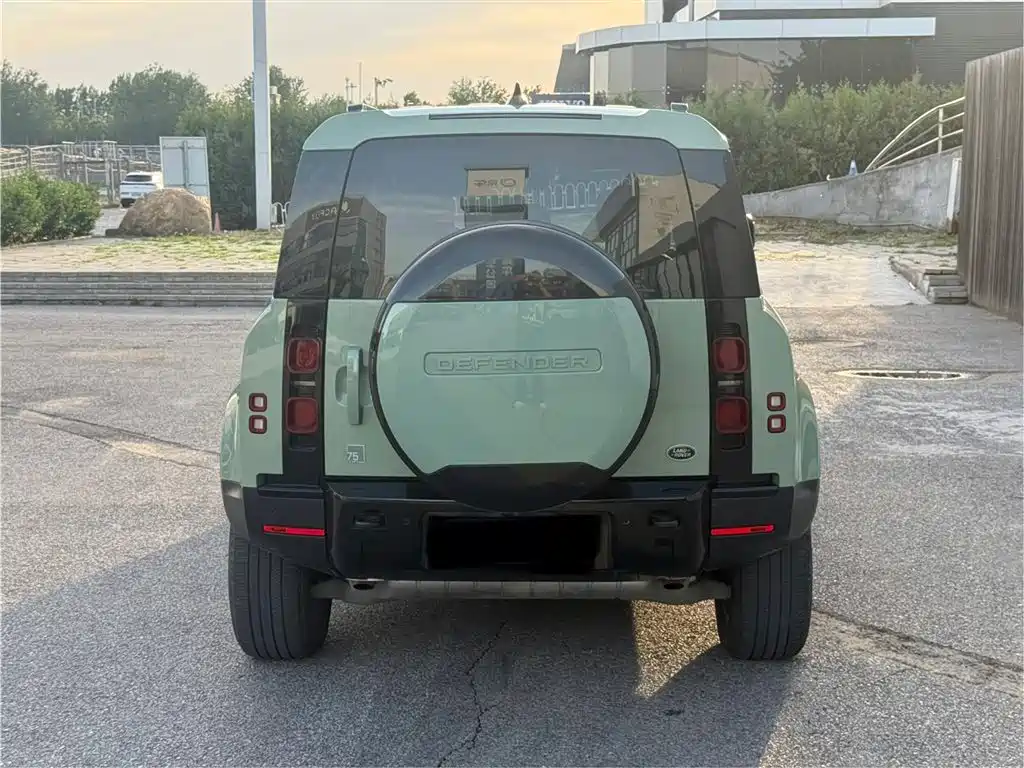 Land Rover Defender 110 3.0 T P400 75 Anniversary Legend