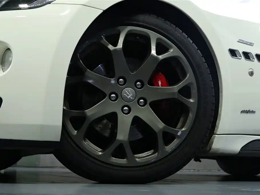 GranTurismo 4.2 L Standard