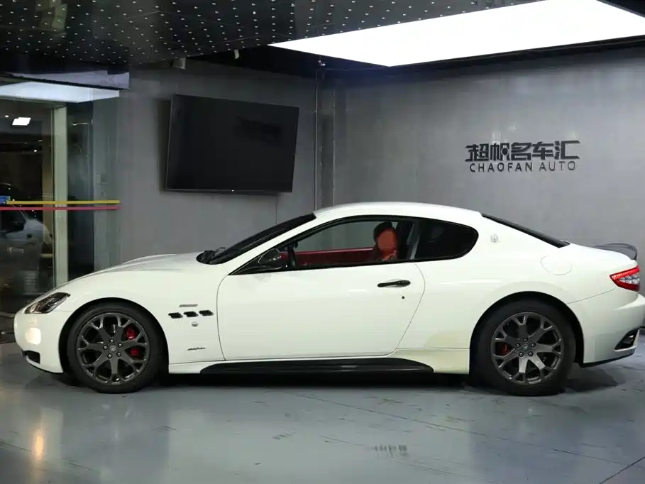 GranTurismo 4.2 L Standard