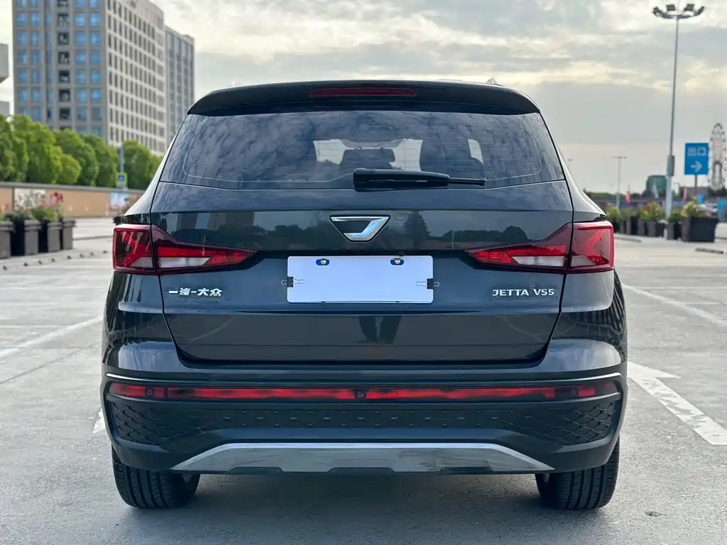 Jetta VS5 280 TSI Auto Progressive