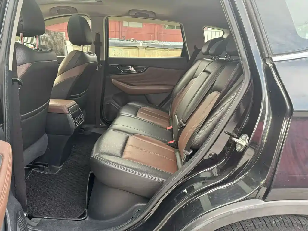 Dongfeng Fengshen AX7 Classic 1.6 T Auto Luxury