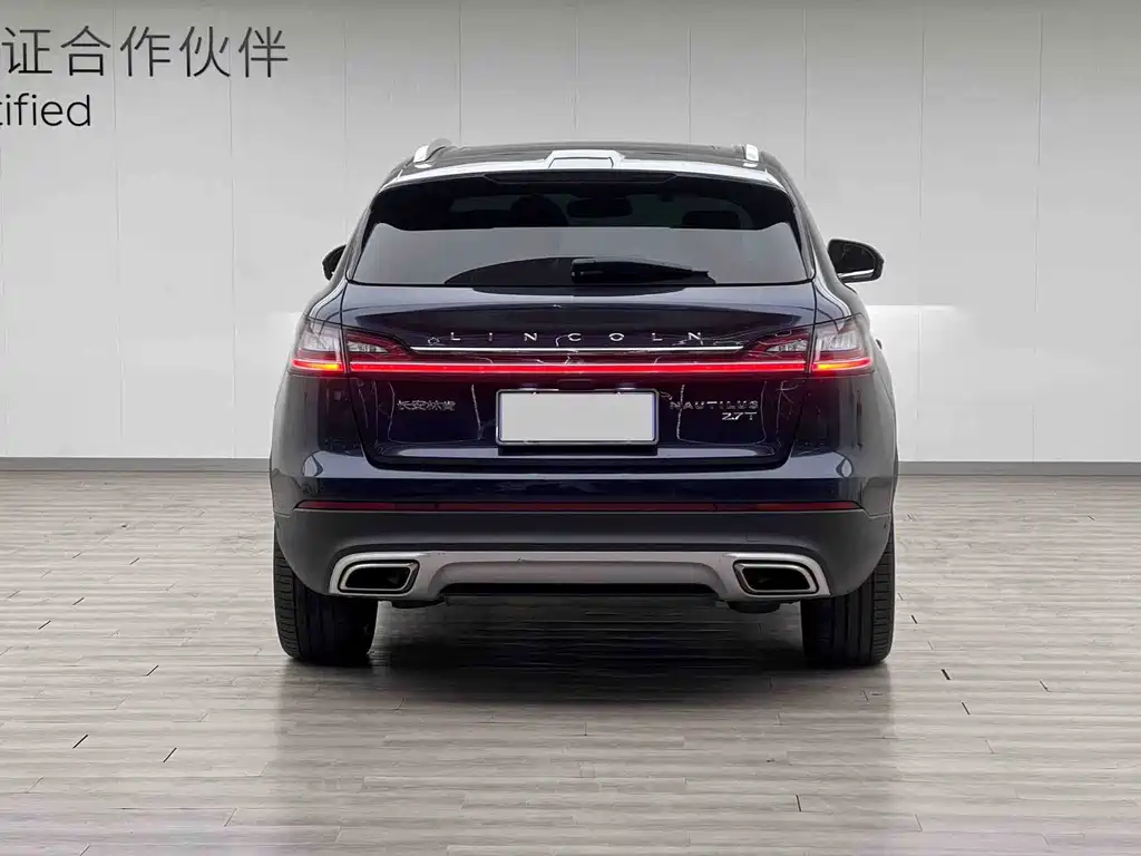 Nautilus 2.7 T 4 WD Honor Shine