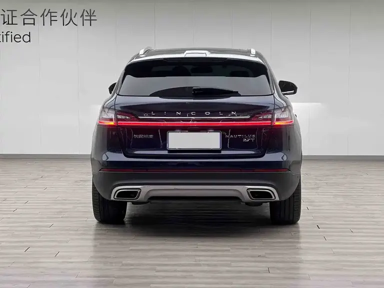 Lincoln Nautilus 2.7 T 4 WD Honor Shine