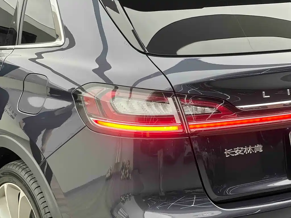 Nautilus 2.7 T 4 WD Honor Shine