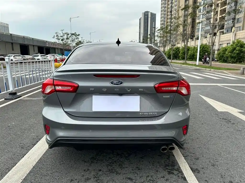 Focus Sedan EcoBoost 180 Auto ST Line