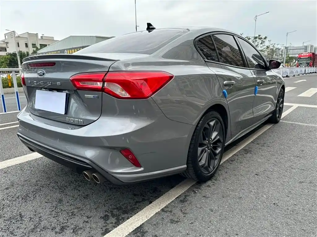 Focus Sedan EcoBoost 180 Auto ST Line
