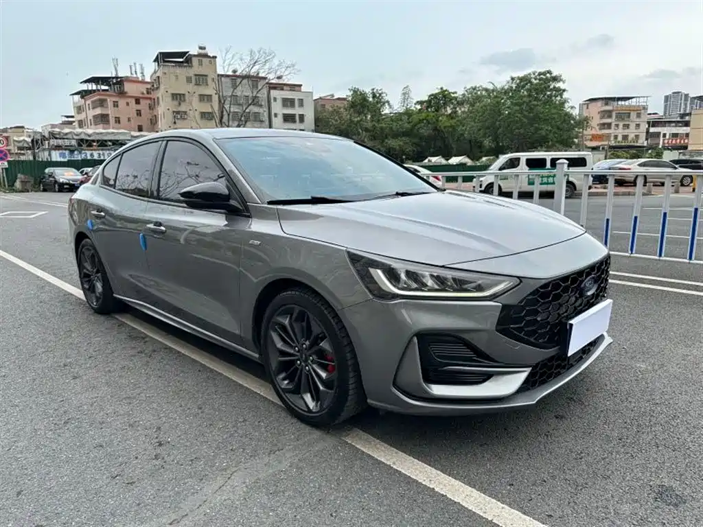 Focus Sedan EcoBoost 180 Auto ST Line