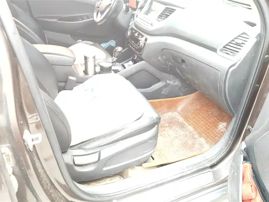 Tucson 途胜 2015款 1.6 T 双离合两驱舒适型