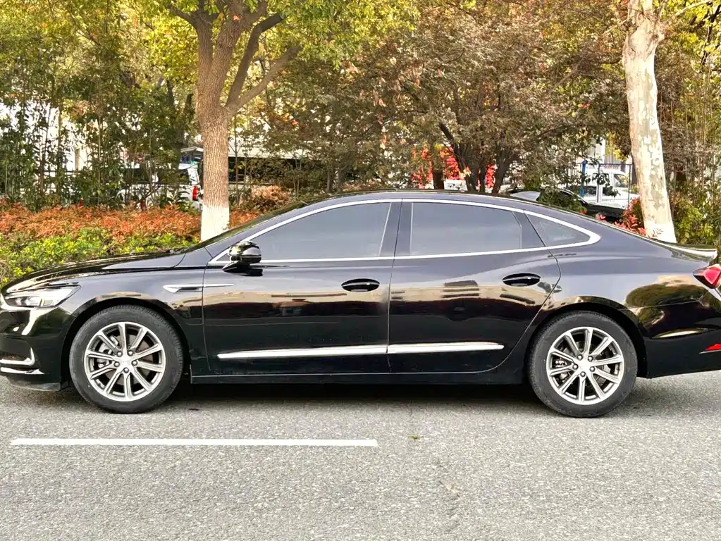LaCrosse 652 T Luxury
