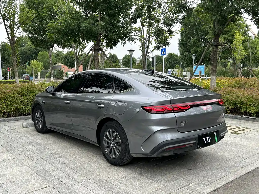 Qin L DM-i Smart Drive 80 KM Leading