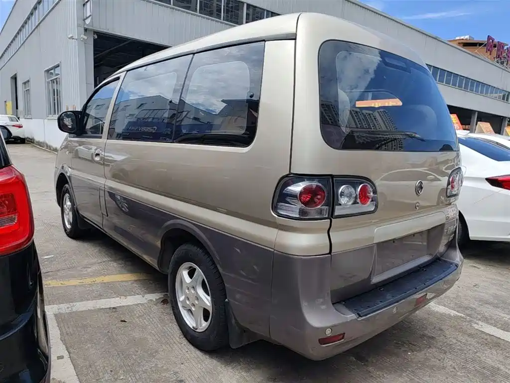Lingzhi M3 1.6 L 7-seat Comfort