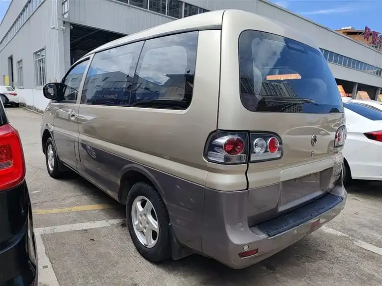 Dongfeng Lingzhi M3 1.6 L 7-seat Comfort