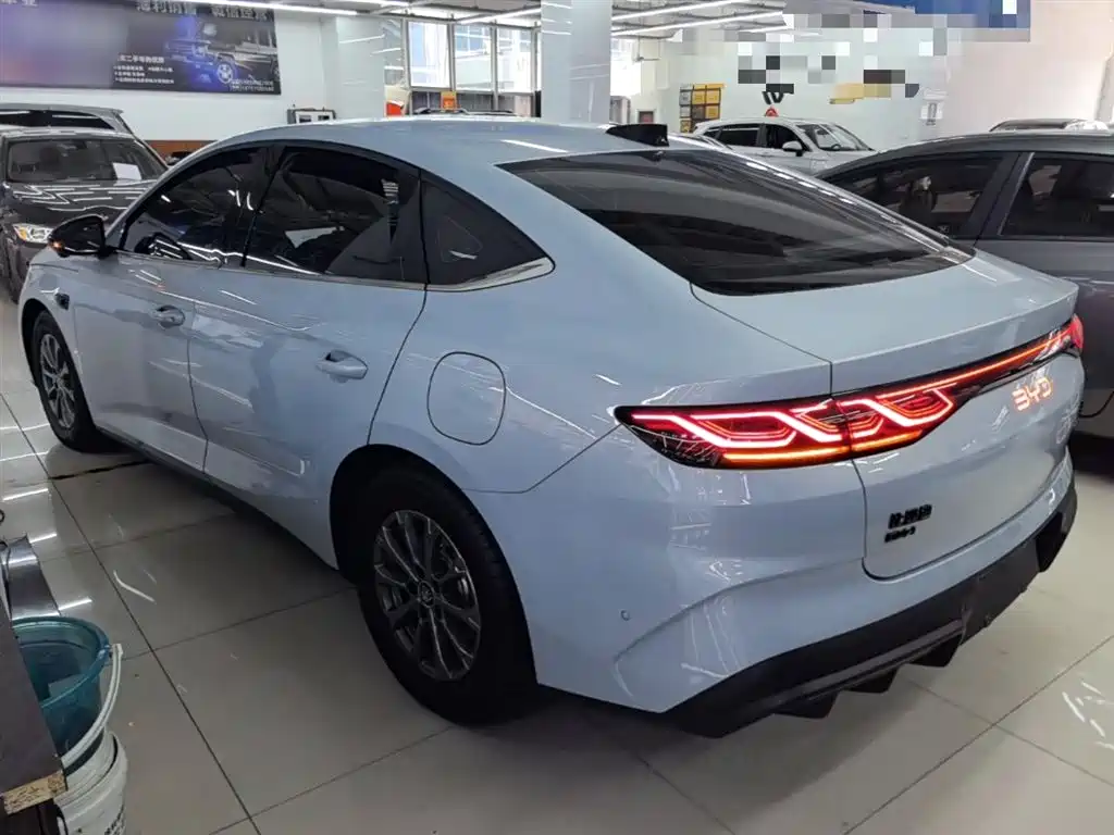 Qin L DM-i Smart Drive 80 KM Leading