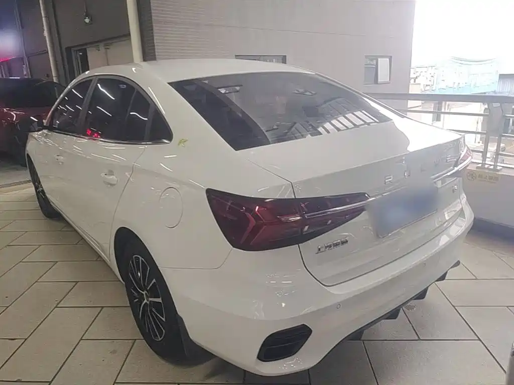 Roewe i5 1.5 L CVT Stellar