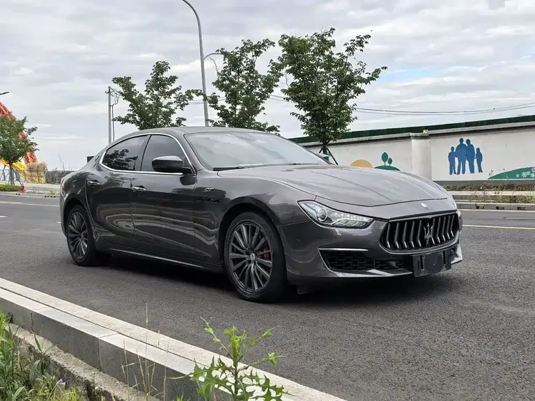 Maserati Ghibli 2.0 T Sharp Edge