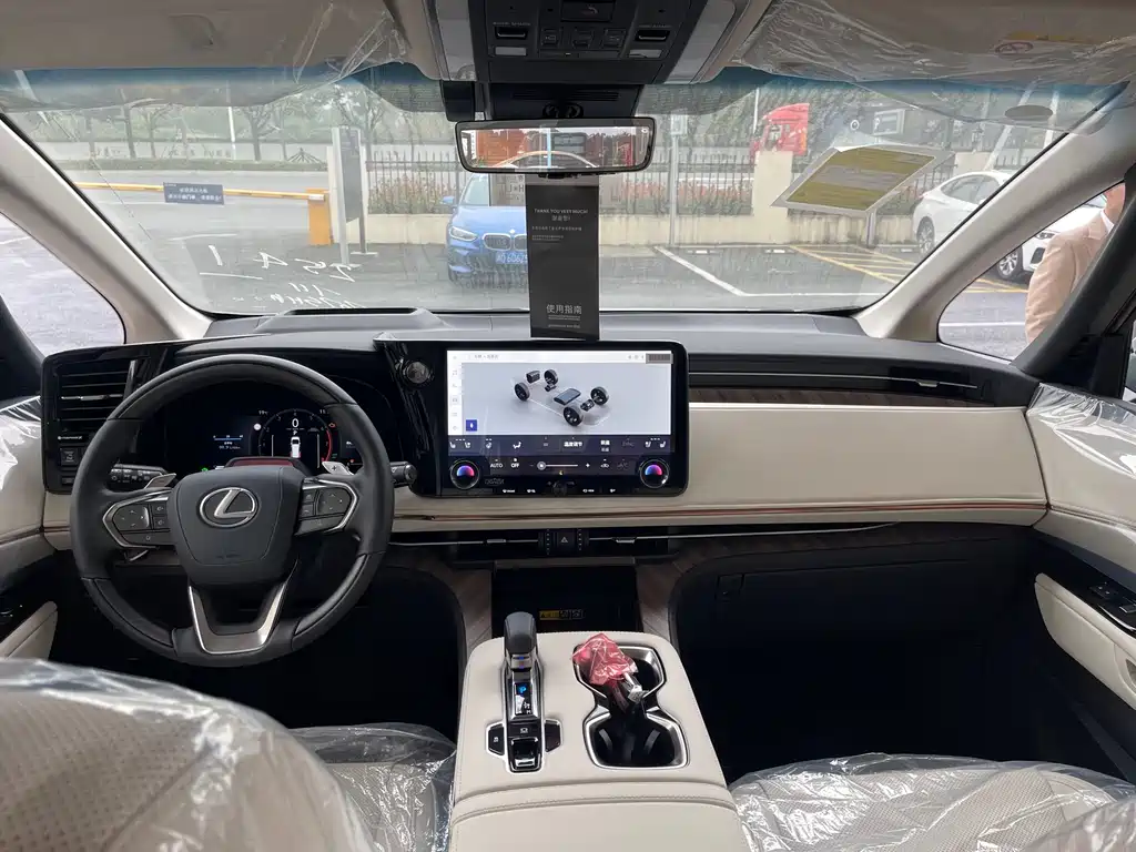 Lexus LM 500 h 6-seat Supreme