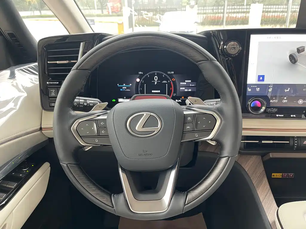 Lexus LM 500 h 6-seat Supreme