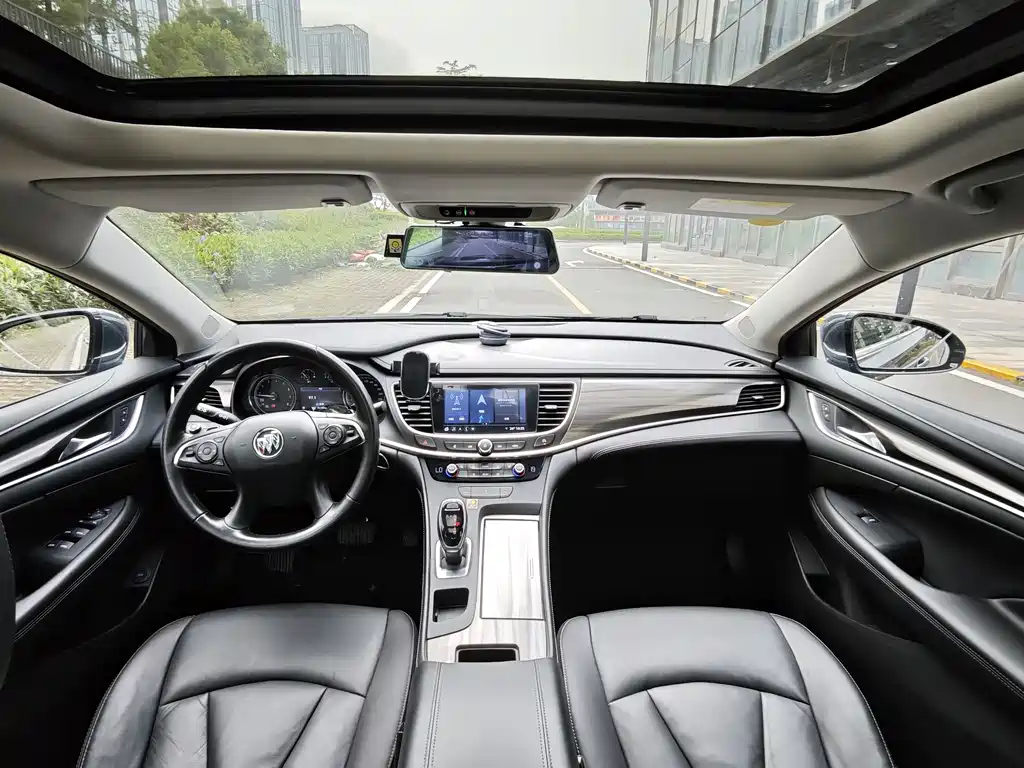 LaCrosse 652 T Luxury