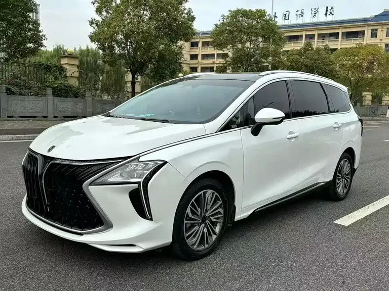 Dongfeng Fengxing Yacht 1.5 T DCT Wave Chaser