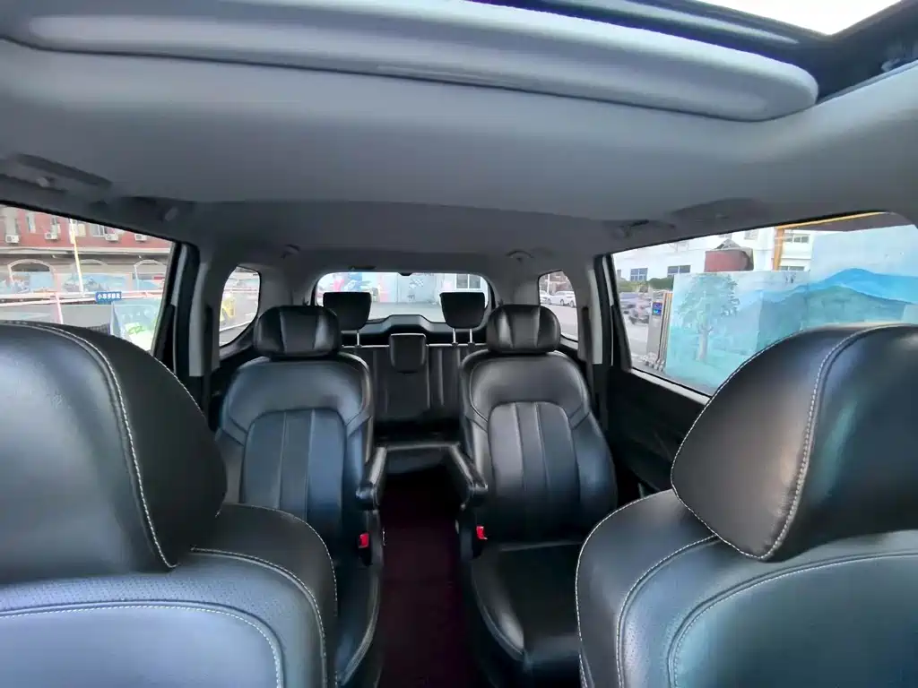 GAC Trumpchi M6 270 T DCT Elite (7-seat)
