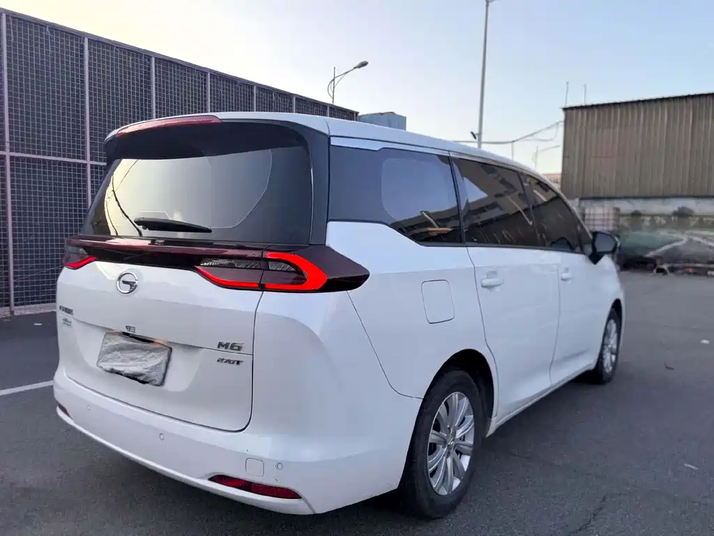 GAC Trumpchi M6 270 T DCT Elite (7-seat)