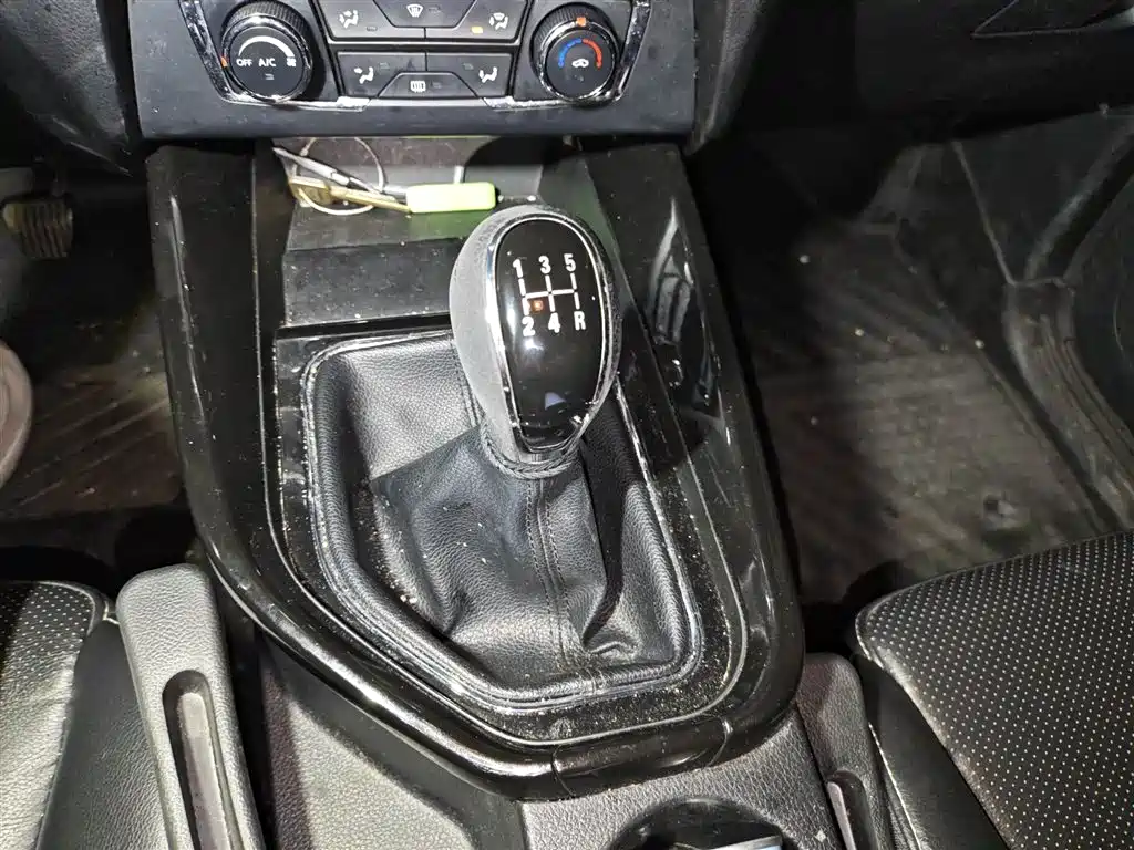 Fengguang S560 1.8 L Manual Comfort 7-seat