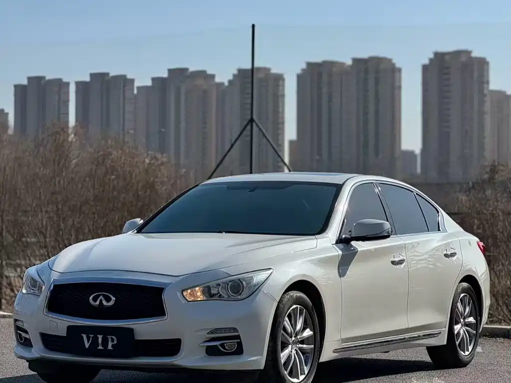 Infiniti Q50 L 2.0 T Comfort
