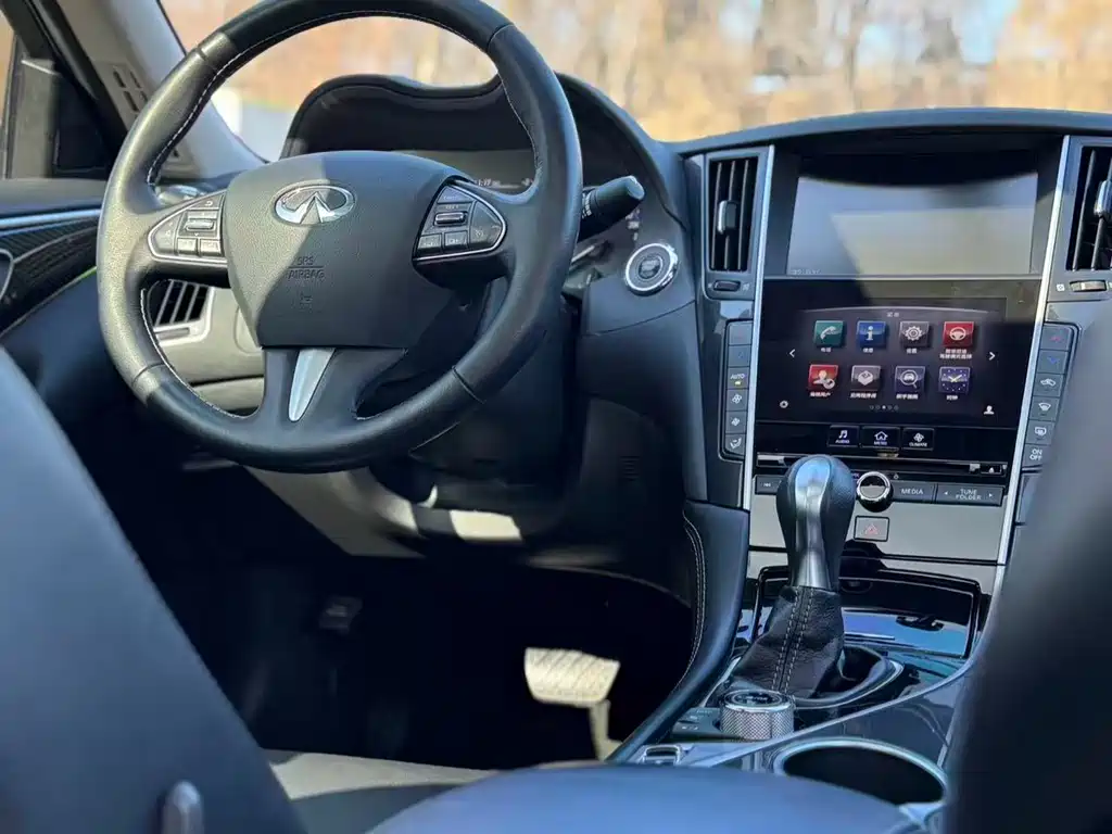 Infiniti Q50 L 2.0 T Comfort
