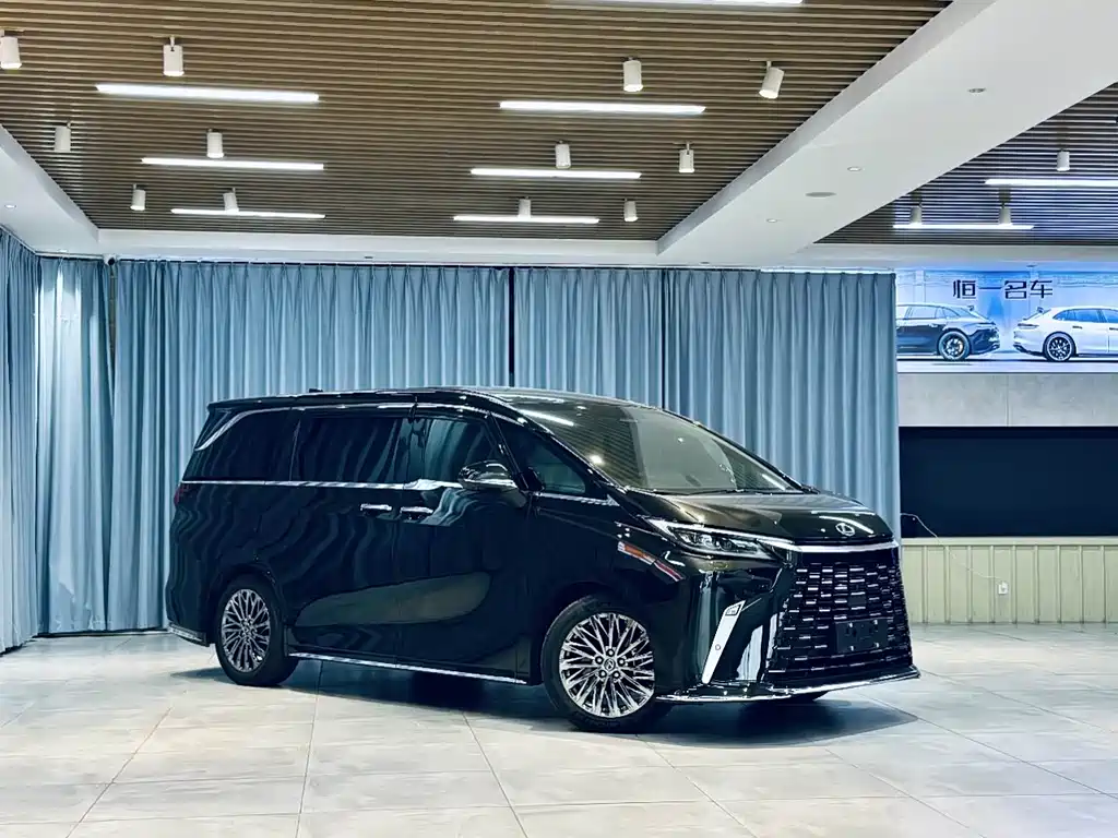 Lexus LM 500 h 4-seat Royal World