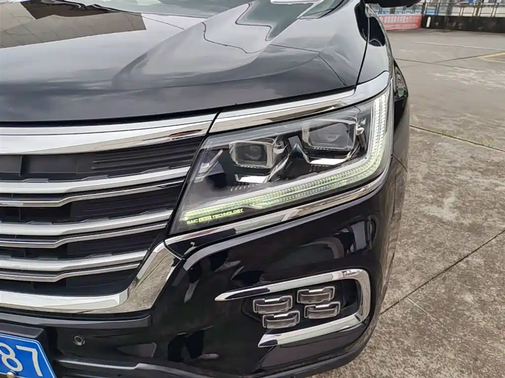 Roewe RX8 30 T Connected 2 WD Outstanding Flagship