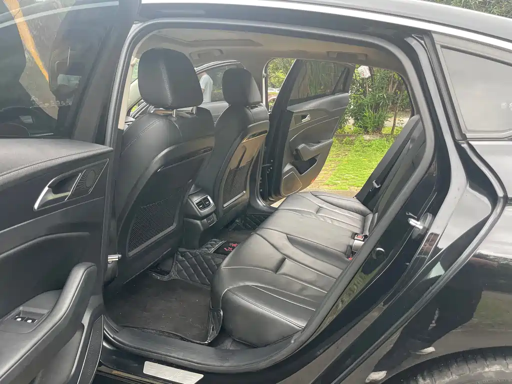 Hongqi H5 Classic 1.5 T DCT Flagship Charm