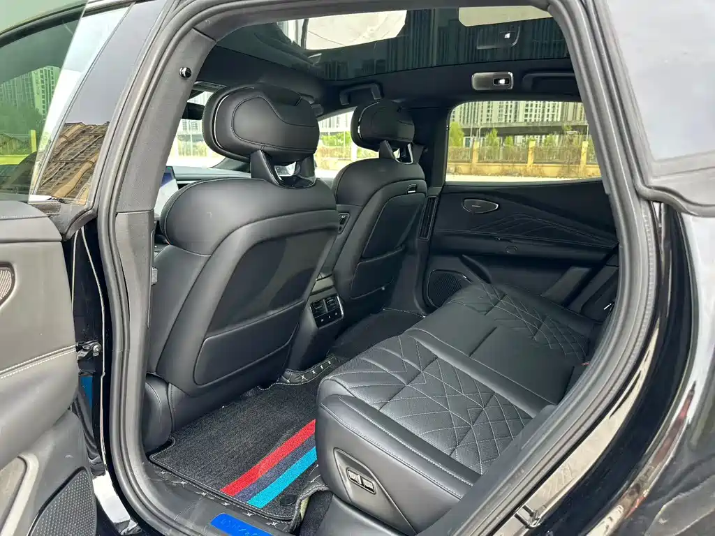Lynk & Co 10 EM-P 120 4 WD Ultra