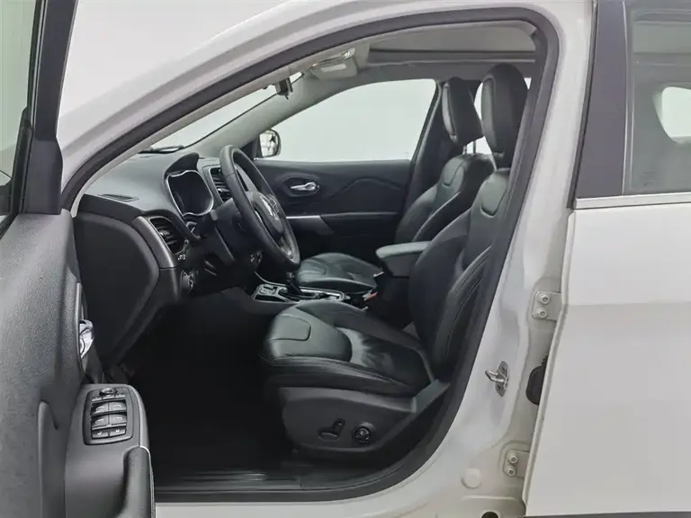 Jeep Cherokee 自由光 2019款 2.0 T 两驱越享版 国V