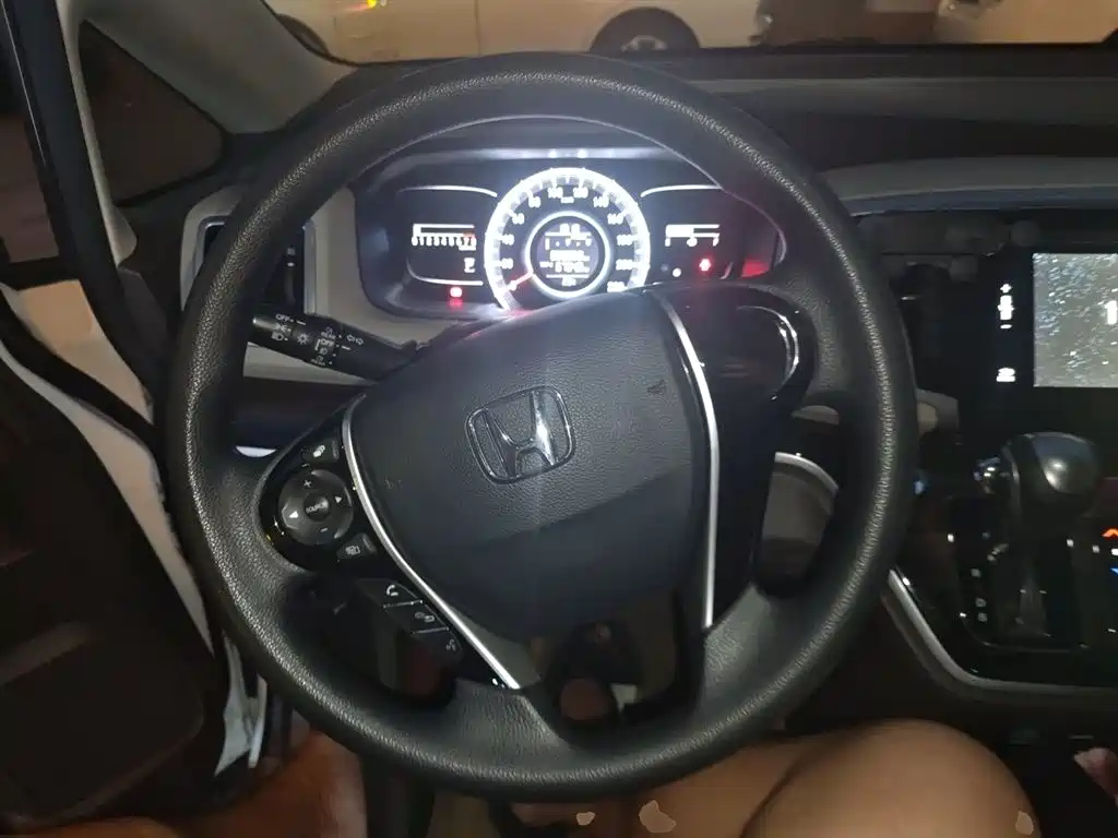 Odyssey 2.4 L Luxury