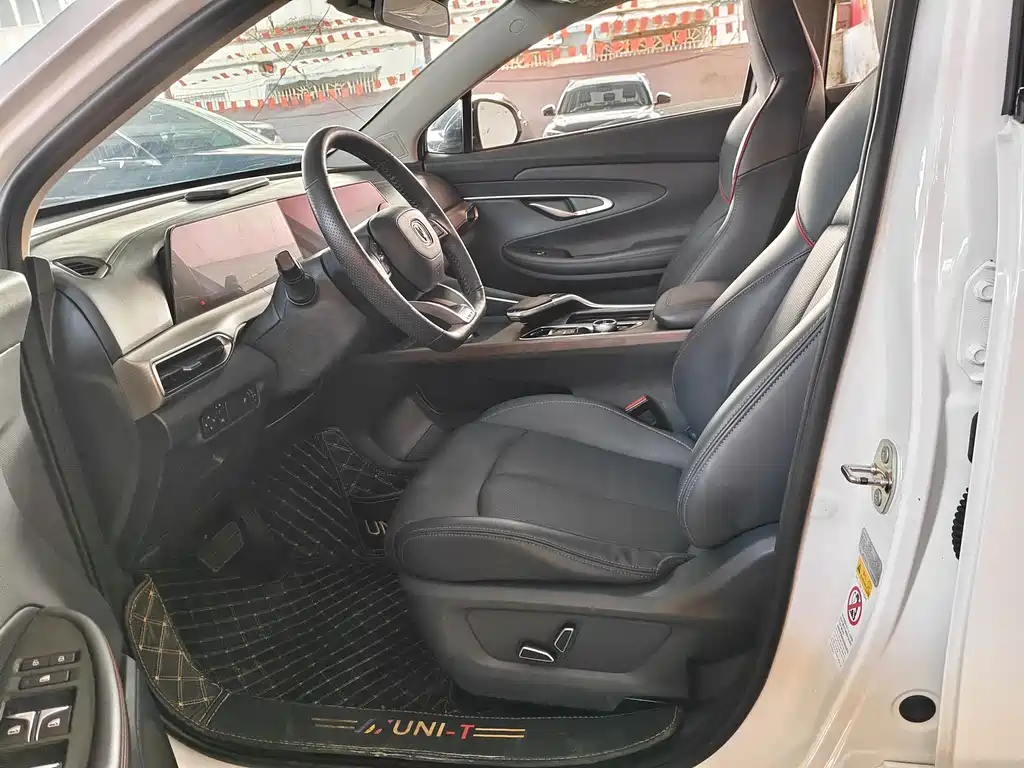 Changan UNI-T 1.5 T Distinguished