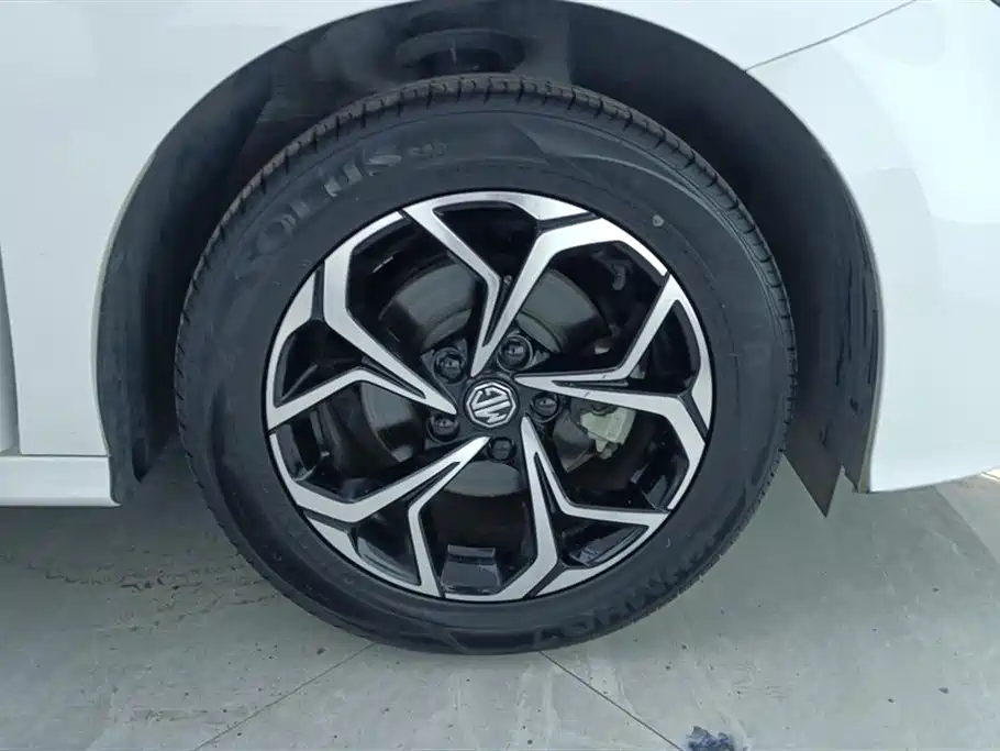 MG5 180 DVVT CVT Luxury