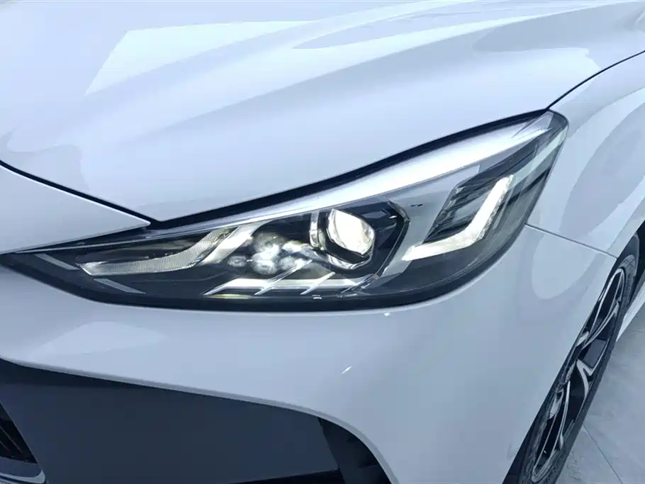 MG5 180 DVVT CVT Luxury