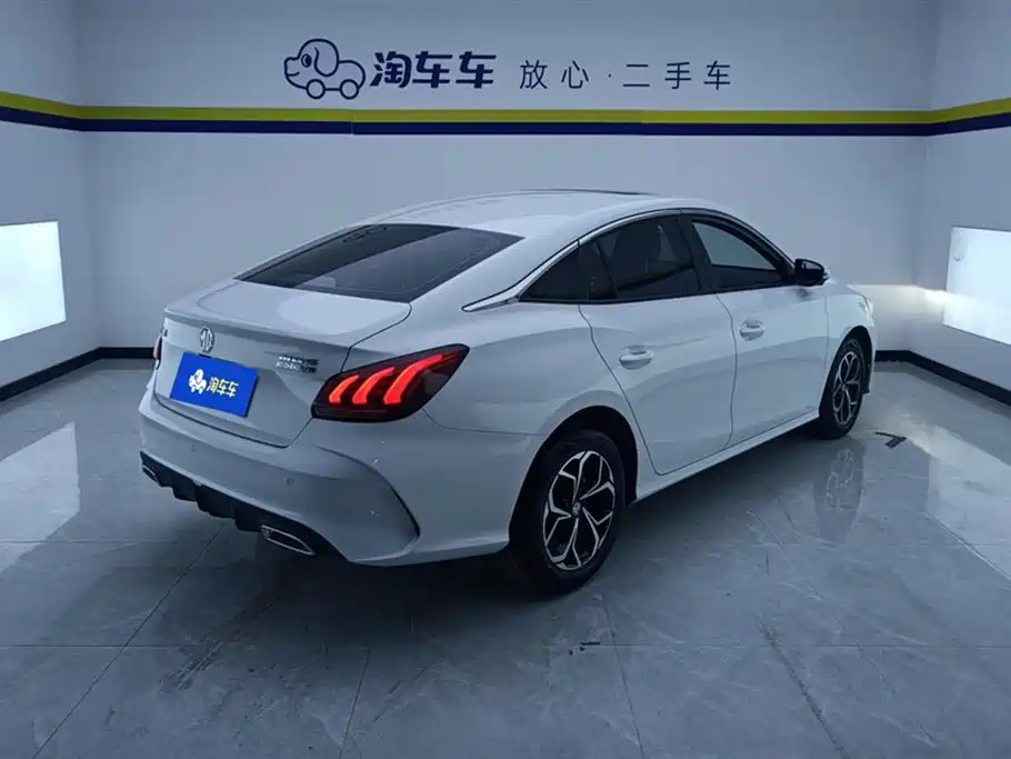 MG5 180 DVVT CVT Luxury