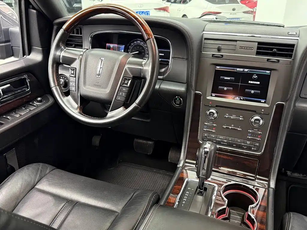 Navigator 3.5 T AWD
