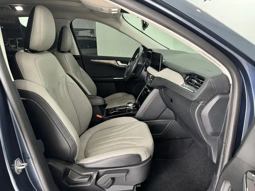 Escape EcoBoost 245 2 WD Intelligent Joy Enjoyment