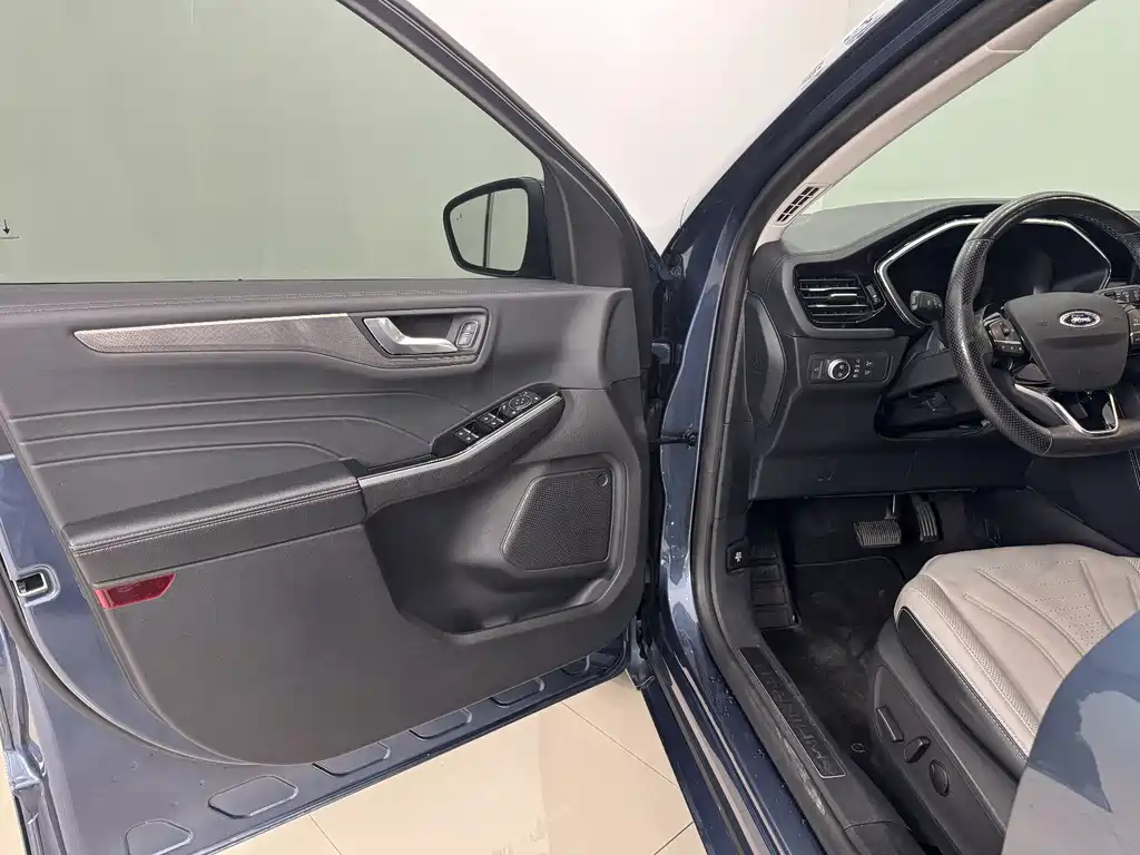 Escape EcoBoost 245 2 WD Intelligent Joy Enjoyment