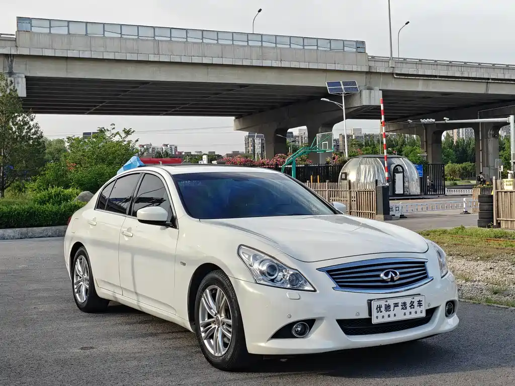 Infiniti G Series G25 Sedan Luxury Sport