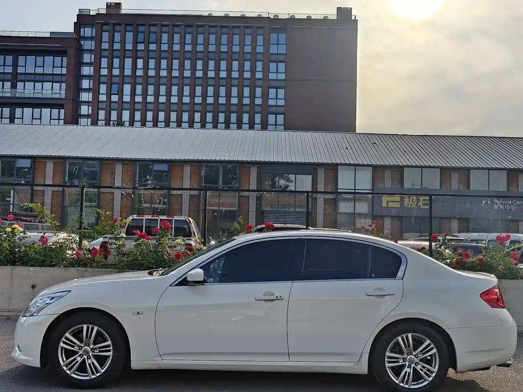 Infiniti G Series G25 Sedan Luxury Sport